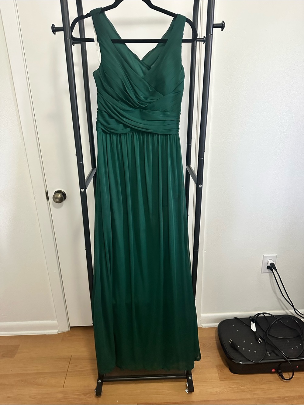 David’s Bridal Emerald Green Chiffon Ruched Bridesmaid Dress
